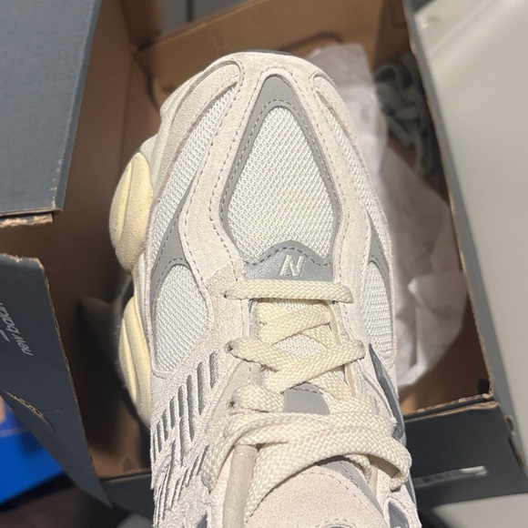 New Balance 9060 gender inclusive sneakers in sea salt / concrete